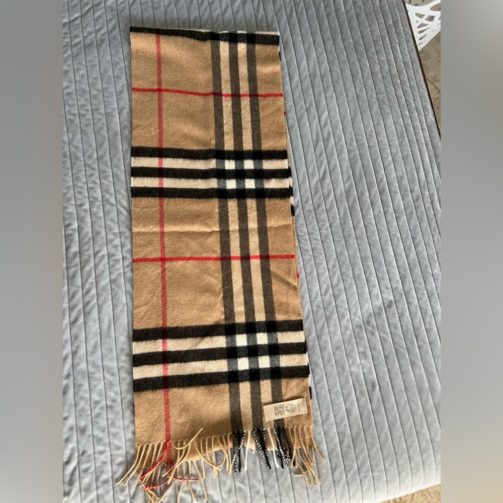 BURBERRY Cashmere Scarf